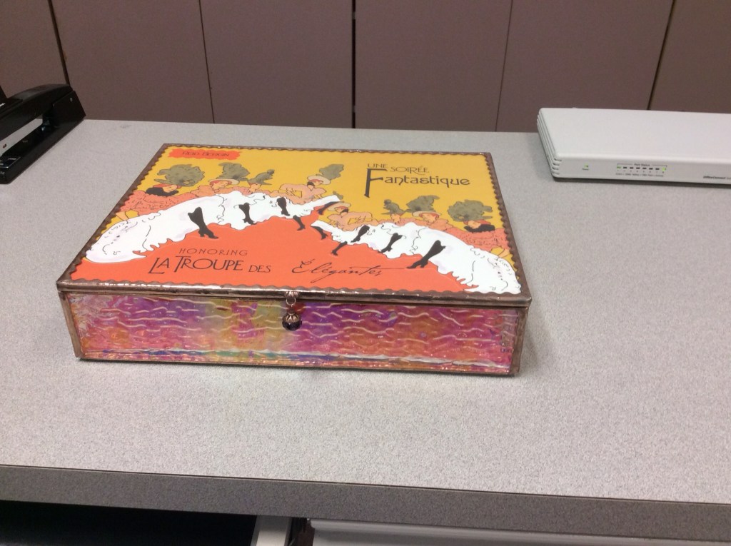 Box with scalloped&nbsp;Edge